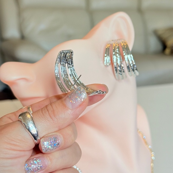 ⚜️ Silver and Gold Women's Earrings - Picture 4 of 6